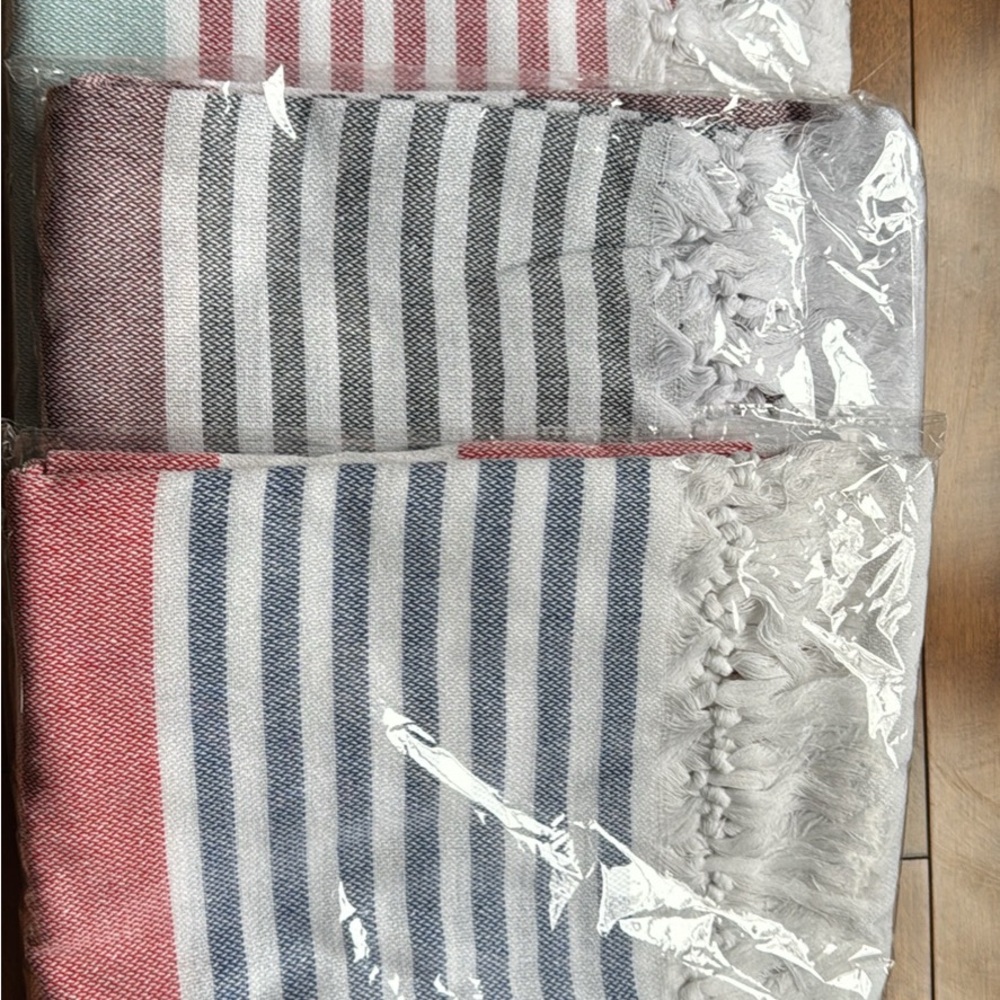 Cotton Beach/ Bath Towels - Set of 4 - Picture 8 of 9